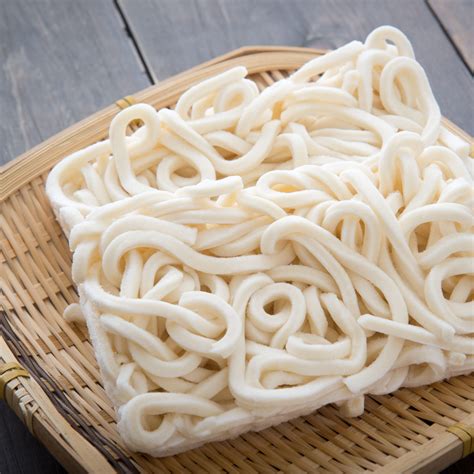 冷凍うどん アレンジ：無限の可能性を探る